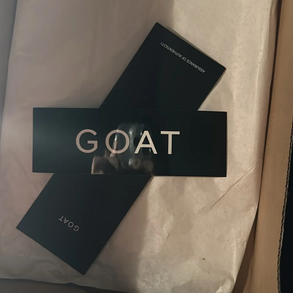 Red Nike dunks - Picture 5 of 5